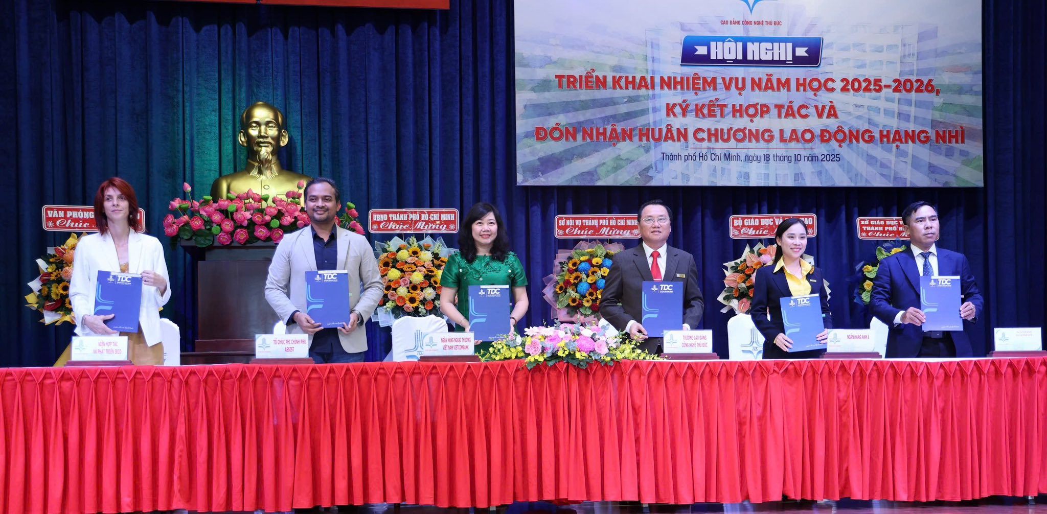 Trường Cao đẳng Công nghệ Thủ Đức (TDC): Hội nghị thành công rực rỡ với gần 12 tỷ đồng tài trợ, ký kết hợp tác lớn và vinh dự đón nhận Huân chương Lao động Hạng Nhì